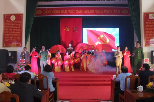 Văn nghệ chào mừng Lễ kỷ niệm (3).JPG