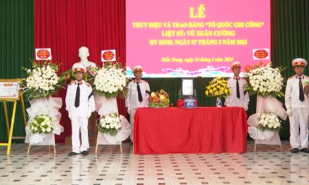 Ủy ban nhân dân xã Điền Trung tổ chức Lễ truy điệu và trao Bằng "Tổ quốc ghi công" cho liệt sĩ Vũ Xuân Cường.